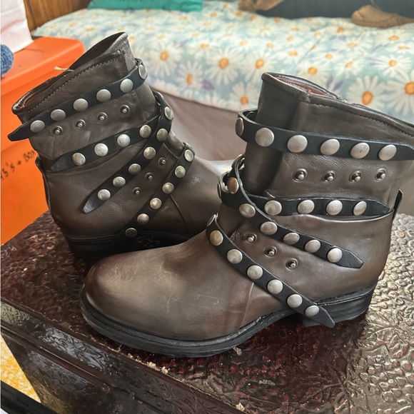 A.S. 98 Saintec Smoke/Nero strappy stud booties NWT Sz 39 fits 8.5-9 - Picture 1 of 8